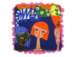 Coussin trois super nanas et un chat